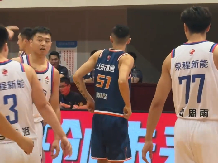 山东捡到宝了！陈林坚山东首秀三分+突破齐爆，外线终于有期待了