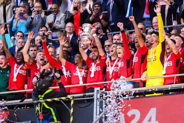 必发-滕哈赫完美部署赢得掌声，冠军能否让他留在曼联？